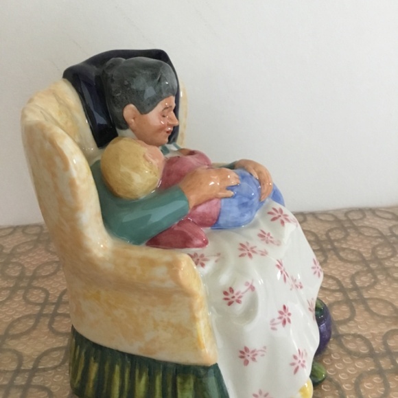 Royal Doulton Sweet Dreams Figurine HN 2380 Perfect Condition Rare - Picture 5 of 5